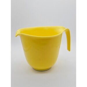 Vintage Rubbermaid Yellow 6 Cup Measuring Cup with Spout and Handle 2661